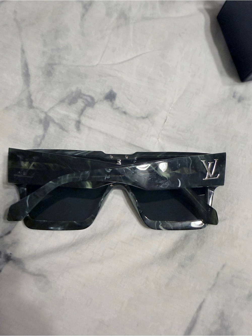 Louis Vuitton sunglasses - Picture 3 of 4